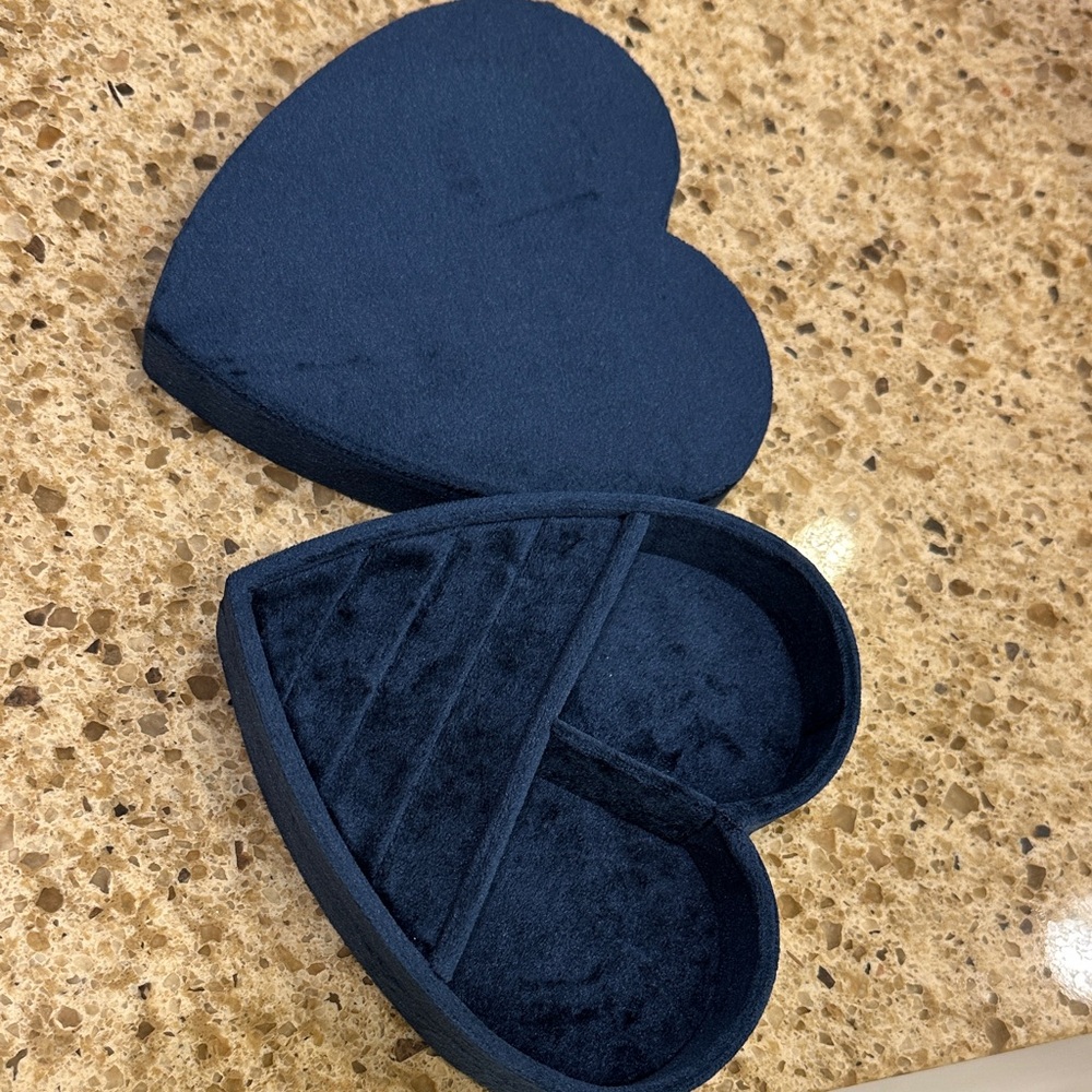 Jewelry heart organizer